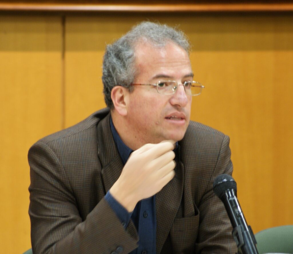 Minificcionista ecuatoriano Mauricio León