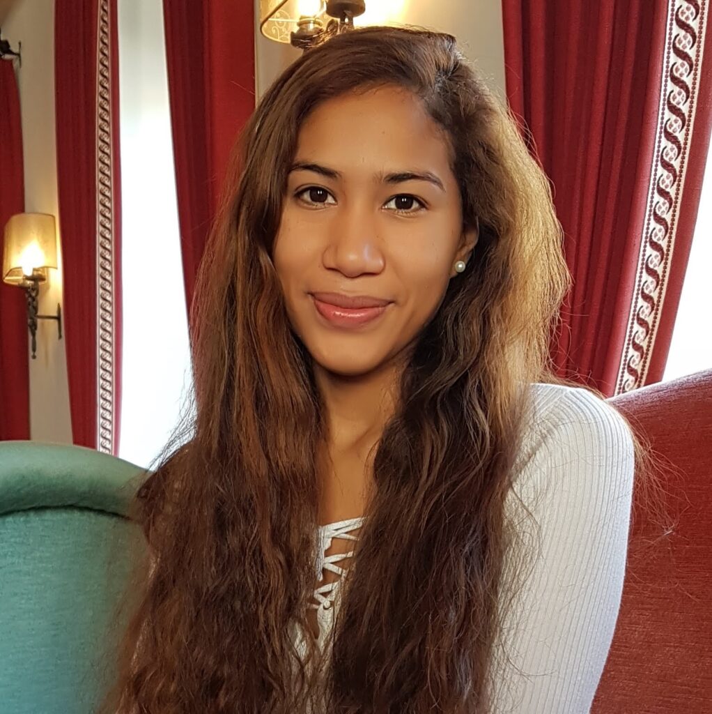 Poeta ecuatoriana Laura Nieves